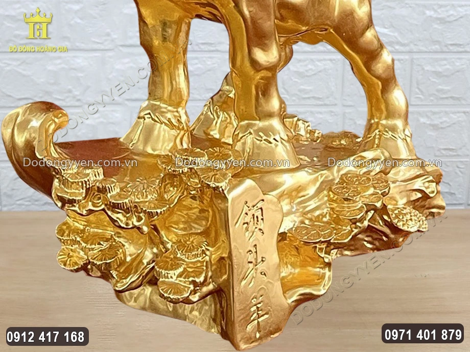 Từng họa tiết hoa văn được chăm ch&uacute;t tỉ mỉ